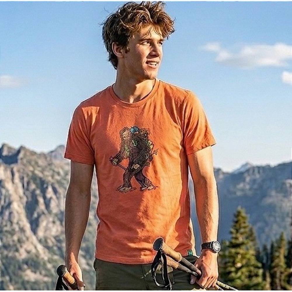 Wild Tribute Mens Sasquatch/Bigfoot Legend T-Shirt  Orange Sz M Short Sleeve EUC
